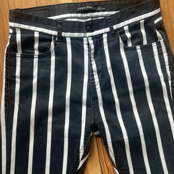 Black and white stripes. Could be great in Halloween costume beetle juice vibes - Picture 1 of 7